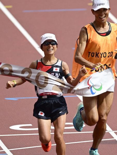 Team Japan's Michishita Misato winning the T12 Tokyo 2020 Marathon
