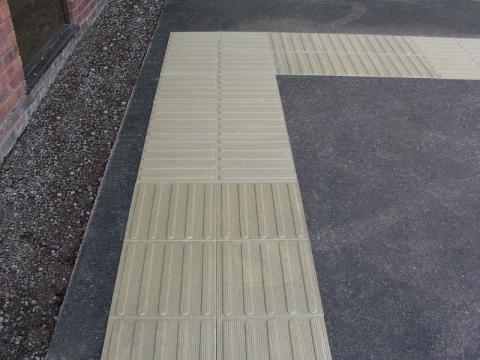 Guidance Tactile Paving Surface tenji blocks showing route